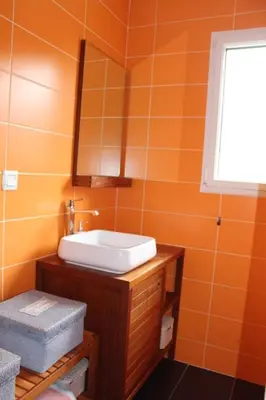 Salle de bains dans l'établissement Villa Californie avec piscine près du circuit des 24H