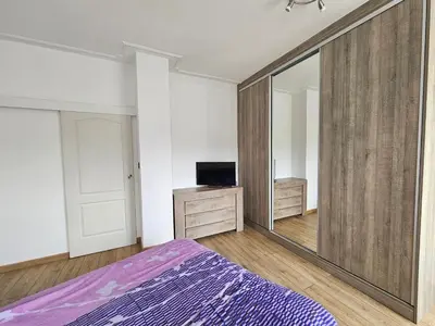 Un ou plusieurs lits dans un hébergement de l'établissement Chambre pleine de charme face à la muraille romaine et face à la cathédrale