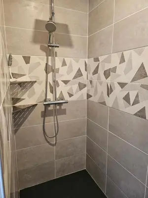 Salle de bains dans l'établissement Chambre pleine de charme face à la muraille romaine et face à la cathédrale