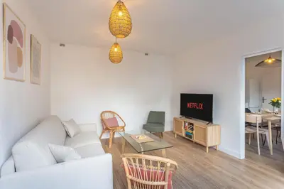 Télévision ou salle de divertissement dans l'établissement Le Pré Vert - Terrasse - Calme - Netflix