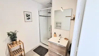 Salle de bains dans l'établissement Studio Cosy et Élégant avec place privée
