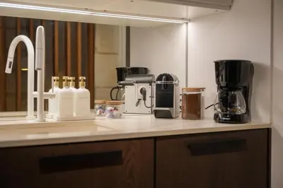 Cuisine ou kitchenette dans l'établissement L'Orangerie de l'Opera - By PrestiPlace