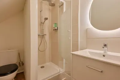 Salle de bains dans l'établissement Le 70 - centre-ville - 2 parkings privé - TOUT INCLUS