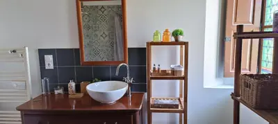 Salle de bains dans l'établissement L'entre-deux-pommes