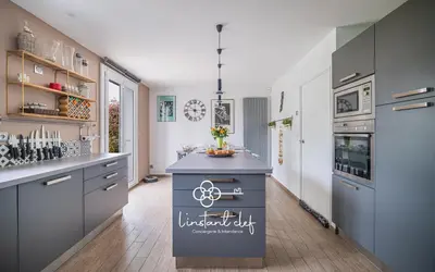 Cuisine ou kitchenette dans l'établissement Havre familial avec piscine à deux pas du Mans