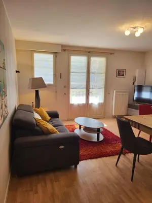 Télévision ou salle de divertissement dans l'établissement Appartement au coeur de Saumur - Chambre climatisée
