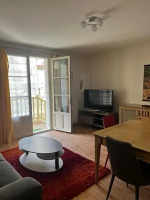 Télévision ou salle de divertissement dans l'établissement Appartement au coeur de Saumur - Chambre climatisée