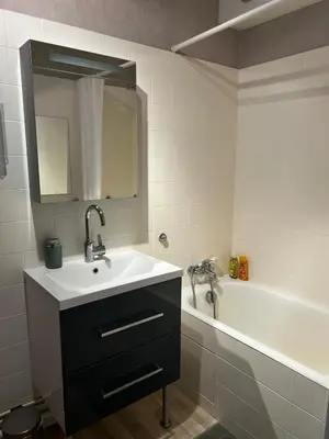 Salle de bains dans l'établissement Appartement au coeur de Saumur - Chambre climatisée