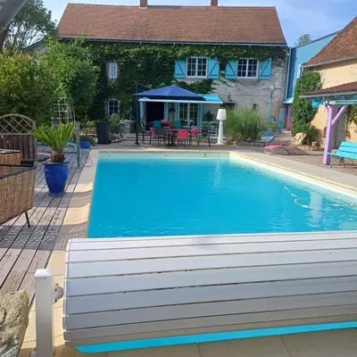 Piscine de l'établissement Maison atypique 3 chambres ou située à proximité
