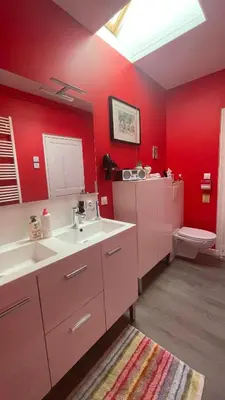 Salle de bains dans l'établissement Maison indépendante en centre ville