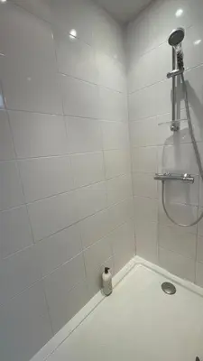 Salle de bains dans l'établissement Maison indépendante en centre ville