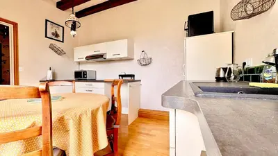 Cuisine ou kitchenette dans l'établissement Gite des Deux couronnes