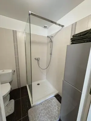 Salle de bains dans l'établissement Doryan