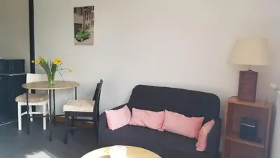 Coin salon dans l'établissement Appartement lumineux avec jardin à Amboise