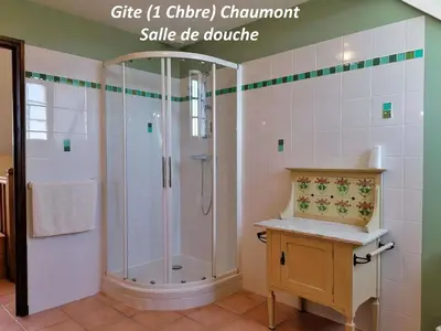 Salle de bains dans l'établissement Gites les petits Châteaux