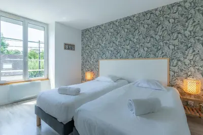 Un ou plusieurs lits dans un hébergement de l'établissement Les Oberlins 2 Appartements, Cour, BBQ & Parking