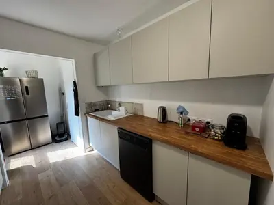 Cuisine ou kitchenette dans l'établissement Appartement proche circuit
