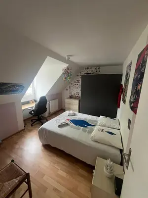 Un ou plusieurs lits dans un hébergement de l'établissement chambres avec une salle de bain Mulsanne circuit 24 heures du Mans