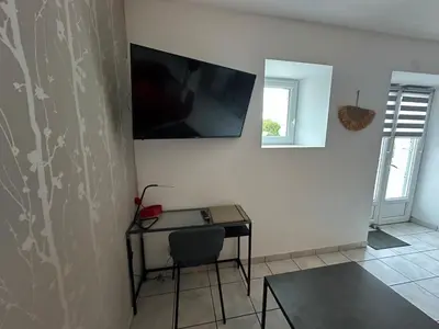 Télévision ou salle de divertissement dans l'établissement Love You Suite Romantique Spa 25min du futuroscope
