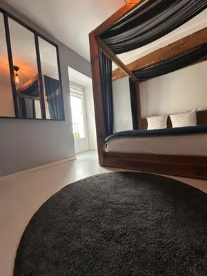 Un ou plusieurs lits dans un hébergement de l'établissement Kimy Villa Lunoterie Futuroscope Piscine et Spa