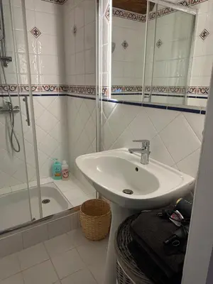 Salle de bains dans l'établissement Kimy Villa Lunoterie Futuroscope Piscine et Spa