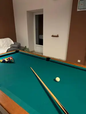 Billard dans l'établissement Kimy Villa Lunoterie Futuroscope Piscine et Spa