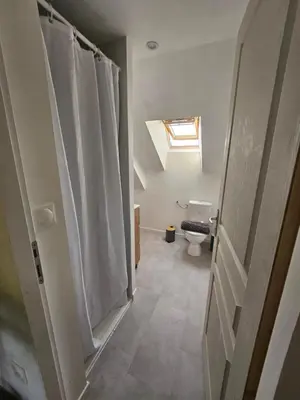 Salle de bains dans l'établissement Chambre S proche circuit 24H