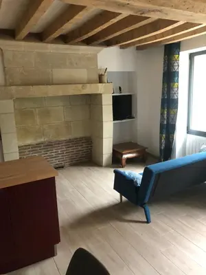 Télévision ou salle de divertissement dans l'établissement Petite maison dans fosse troglodytes