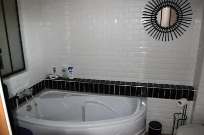 Salle de bains dans l'établissement Doué's Mansion