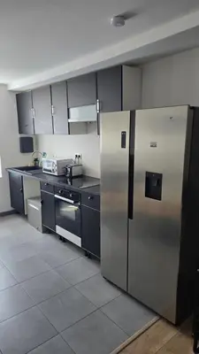 Cuisine ou kitchenette dans l'établissement Maison