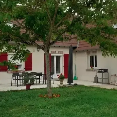 Appartement confortable avec piscine à Cour-Cheverny