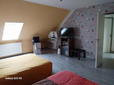 Un ou plusieurs lits dans un hébergement de l'établissement chambre Lydie 2