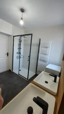 Salle de bains dans l'établissement Gîte familial proche d'Amboise