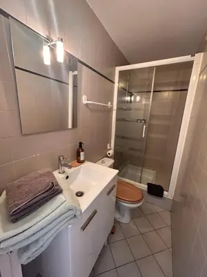 Salle de bains dans l'établissement Studios Balcony de Loire