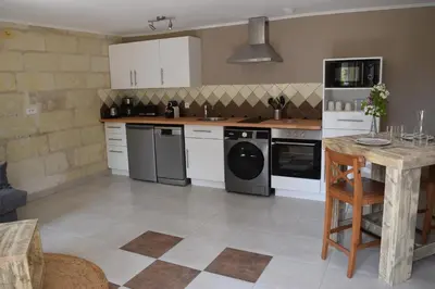 Cuisine ou kitchenette dans l'établissement Zélie Gîte