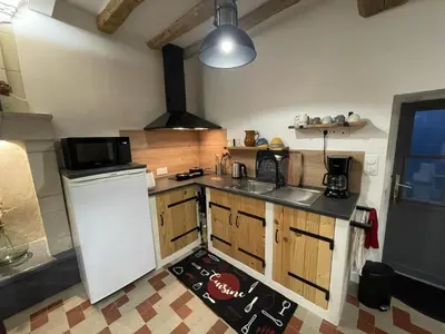 Cuisine ou kitchenette dans l'établissement Gîte spacieux en Touraine avec jardin et terrasse, proche vignobles - FR-1-381-605