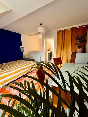 Un ou plusieurs lits dans un hébergement de l'établissement Charming Studio In Le Mans Chasse Royale