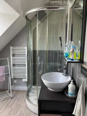 Salle de bains dans l'établissement Maison de Martine & Stéphane