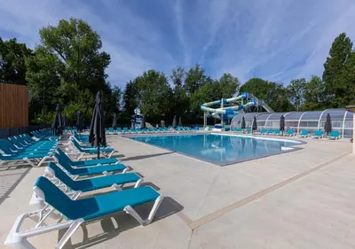 Piscine de l'établissement Camping Domaine de la Brèche ou située à proximité