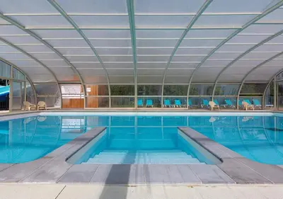 Piscine de l'établissement Camping Domaine de la Brèche ou située à proximité