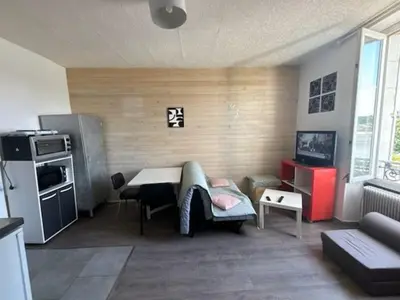 Cuisine ou kitchenette dans l'établissement Studio vue sur Loire proche Centre-ville