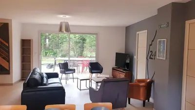 Télévision ou salle de divertissement dans l'établissement L'Échappée de Fillé 10 min from the 24 Hours of Le Mans
