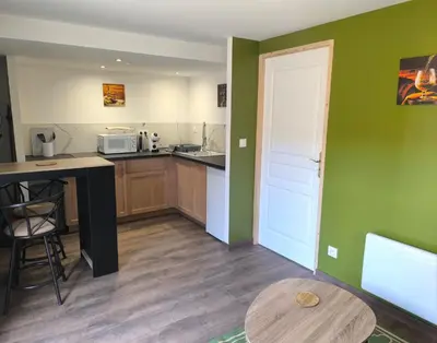 Cuisine ou kitchenette dans l'établissement Gites les Bon' aparte gite 3