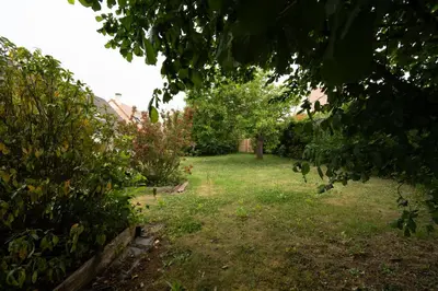Jardin de l'établissement Le Pavillon Flacé