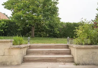 Jardin de l'établissement Le Pavillon Flacé