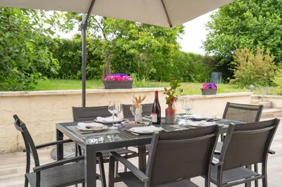 Jardin de l'établissement Le Pavillon Flacé