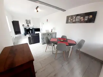 Cuisine ou kitchenette dans l'établissement La Colinière Sambin