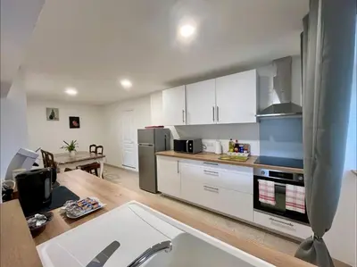 Cuisine ou kitchenette dans l'établissement La Calcicienne