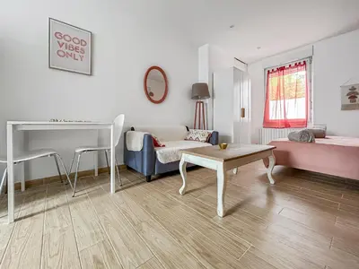 Un ou plusieurs lits dans un hébergement de l'établissement Cosy et calme, lit double, proche transports