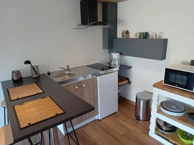Cuisine ou kitchenette dans l'établissement Studio en duplex 24H du Mans